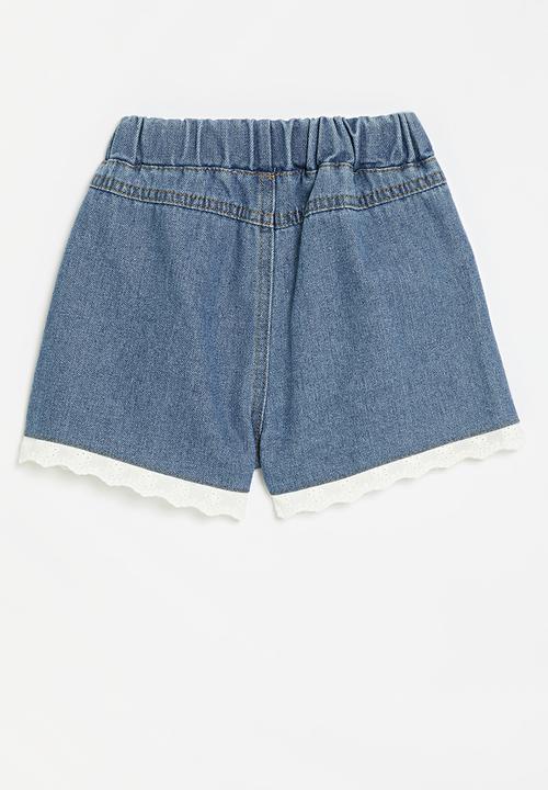 Pop Candy - Denim shorts with broderie hem - blue/white