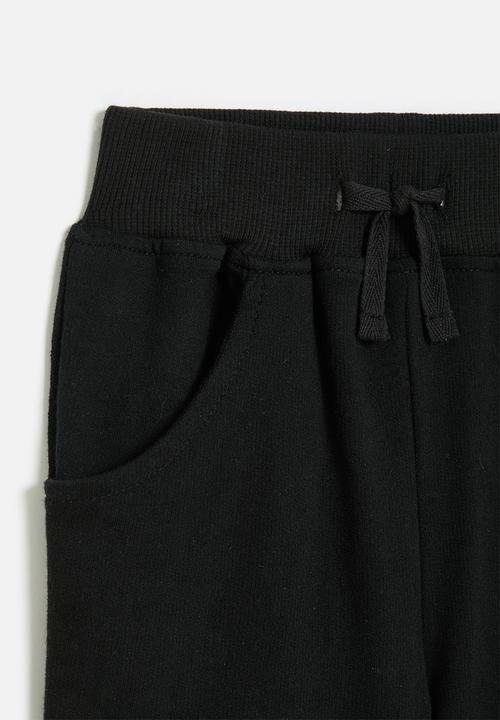 Pop Candy - Sweatshorts with curved inset pockets - black