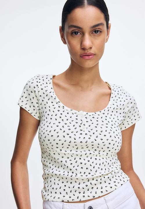 Button-top scoop-neck T-shirt - cream/floral