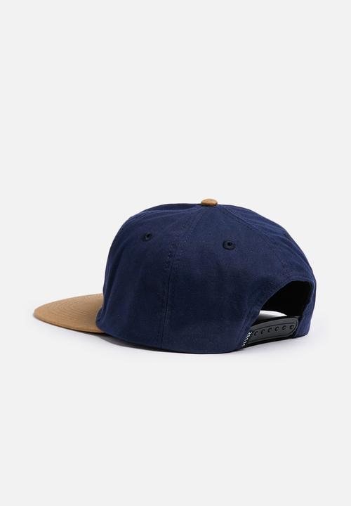 Globe - Tasman snap back