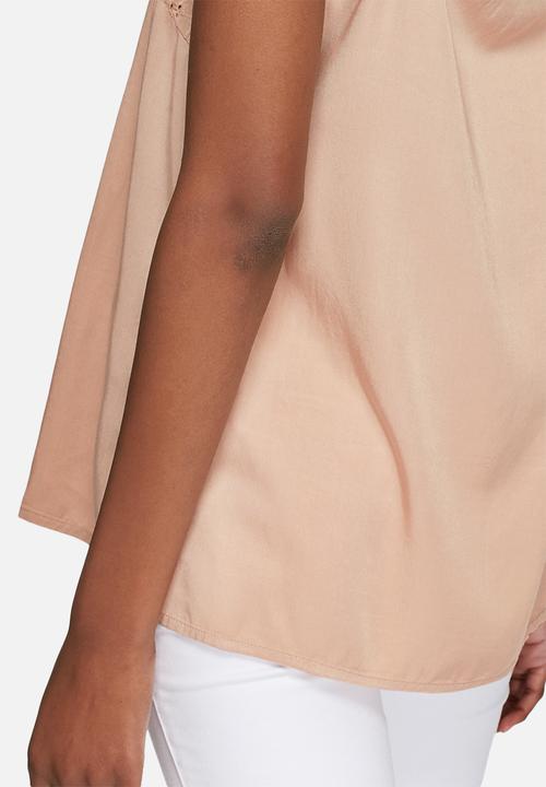 VILA - Saca anglaise cami