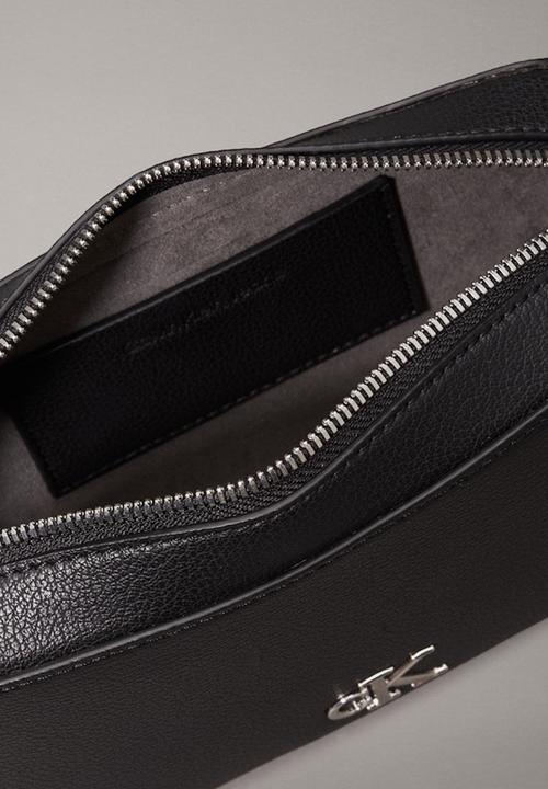 Calvin Klein - Minimal monogram camera bag 20 - na black