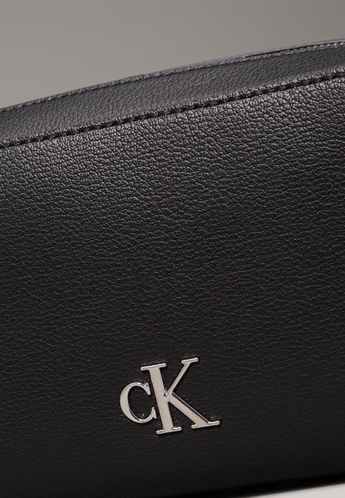 Calvin Klein - Minimal monogram camera bag 20 - na black