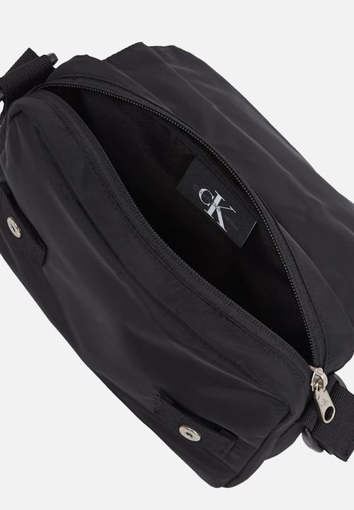 Calvin Klein - Sport Essentials Ut Flap Cb22 - Black
