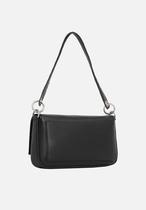 Calvin Klein - Sculpted flap shoulder pouch - black