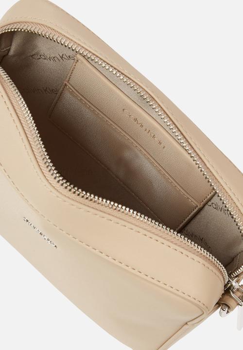 Calvin Klein - Ck must small camera bag- crockery