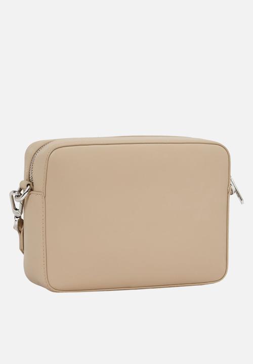 Calvin Klein - Ck must small camera bag- crockery