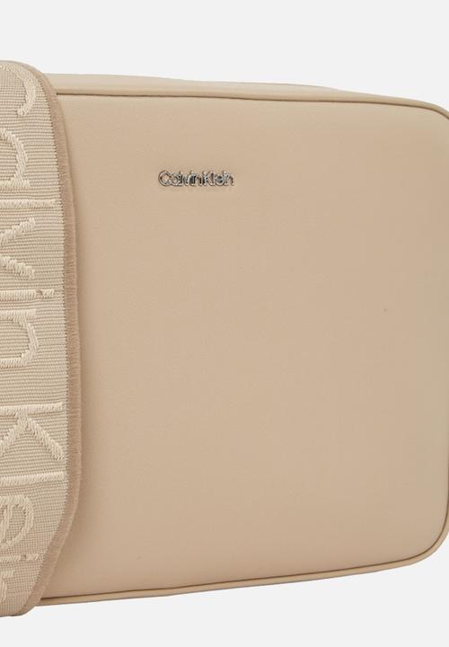 Calvin Klein - Ck must small camera bag- crockery