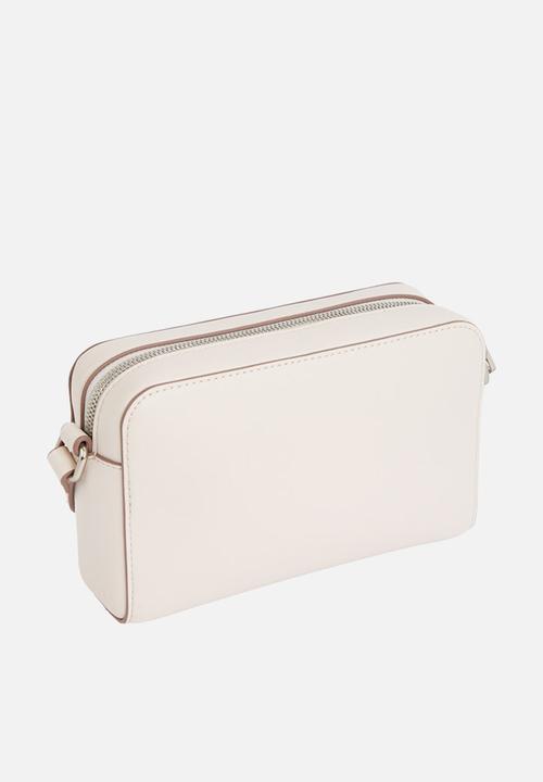 Calvin Klein - Sculpted ew camera bag20- wind chime