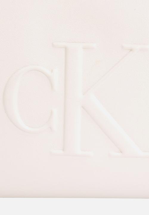 Calvin Klein - Sculpted ew camera bag20- wind chime