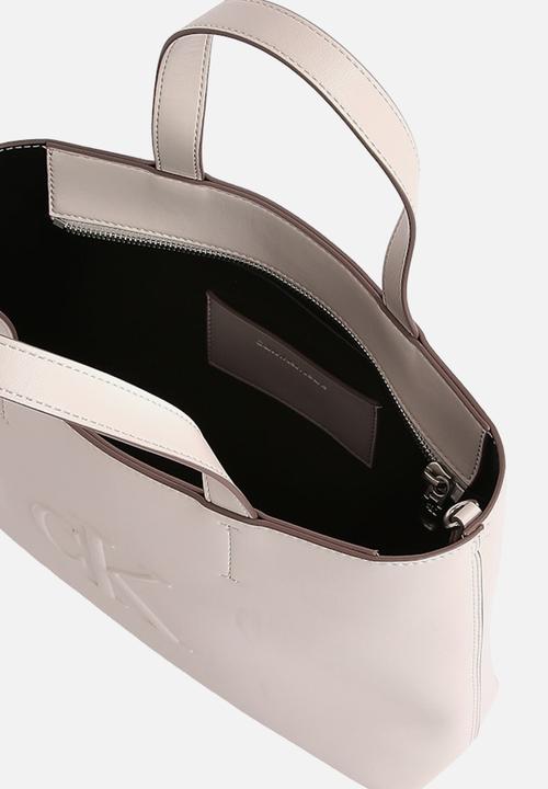 Calvin Klein - Sculpted mini ew tote- wind chime