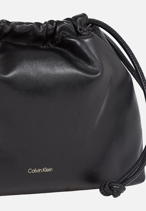 Calvin Klein - Drawstring crossbody26 - black