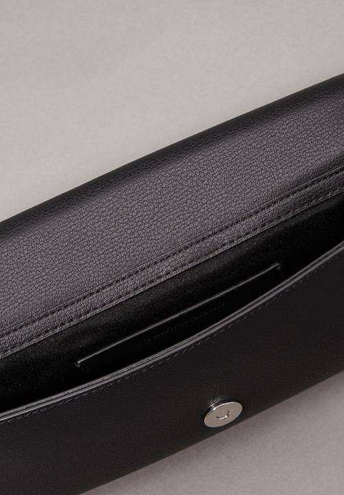 Calvin Klein - Minimal monogram shoulder pouch- black