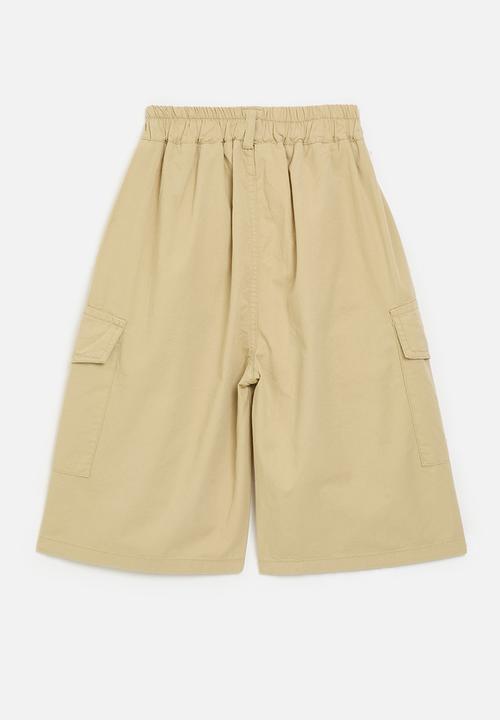 Pop Candy - Multi pocketed cargo shorts - wheat brown