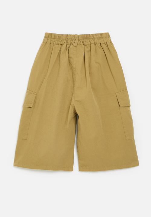Pop Candy - Multi pocketed cargo shorts - husk brown