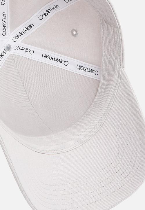 Calvin Klein - Embroidered monogram cap- quail