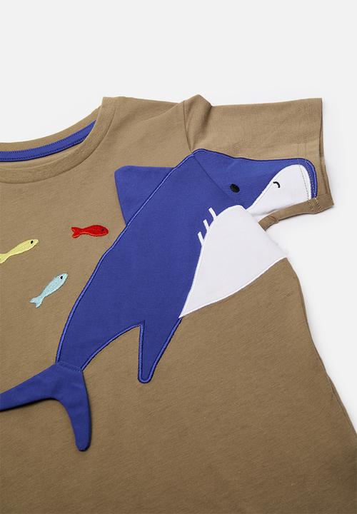 Pop Candy - Embroidered fish tee with 3D shark tail - brown/black