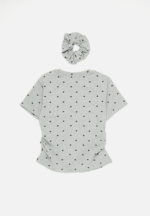 Pop Candy - Tee with side ruching & scrunchie - grey/black hearts