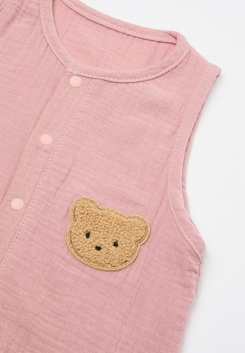 Pop Candy - Crinkled cotton romper with textured bear badge - pink