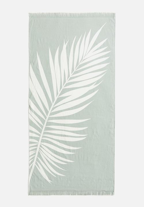 H&M - Fringed beach towel - light dusty green/patterned