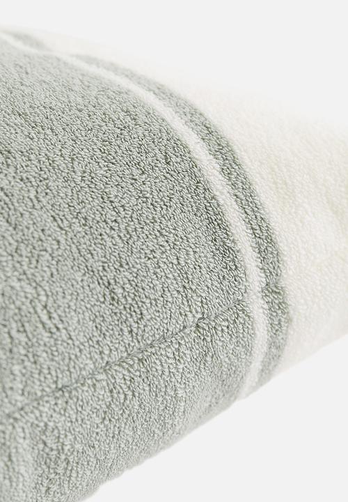 H&M - Terry beach cushion - sage green block-coloured