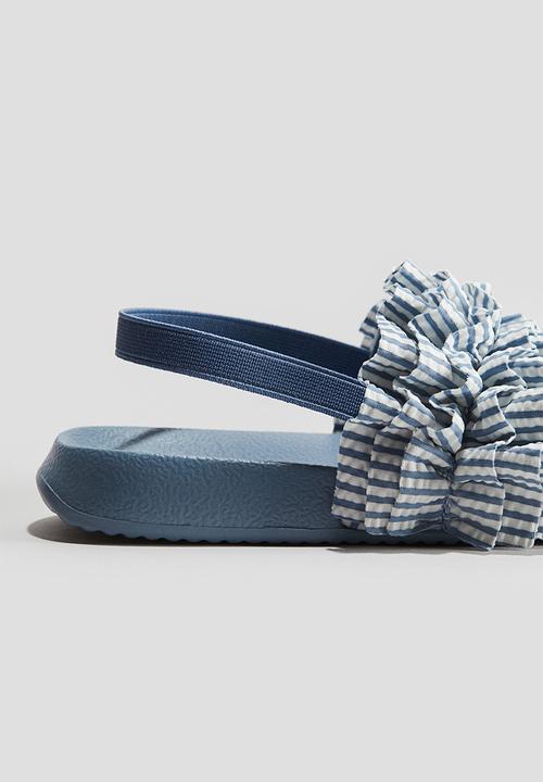 H&M - Pool shoes - light blue striped