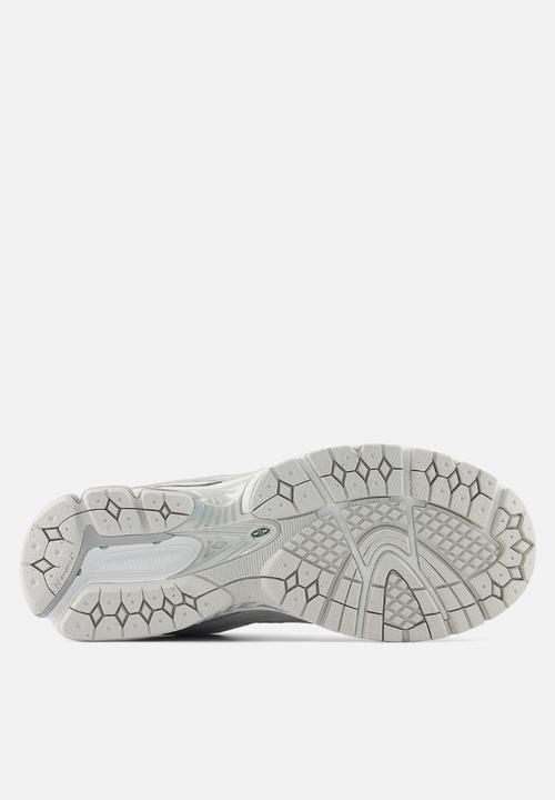 New Balance  - U2002R v1