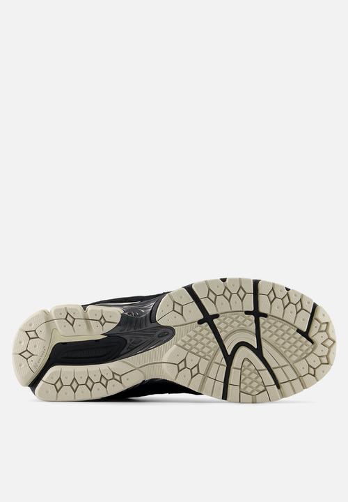 New Balance  - U2002R v1