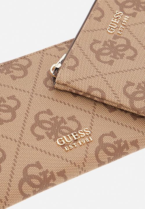 GUESS - BERTA JEWELRY ORG & PSSPRT PCH -  LATTE LOGO/BROWN