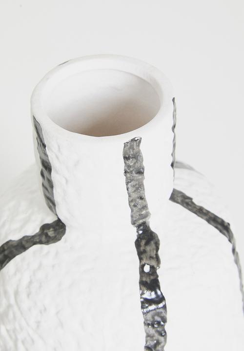H&S - Linear vase - white & black