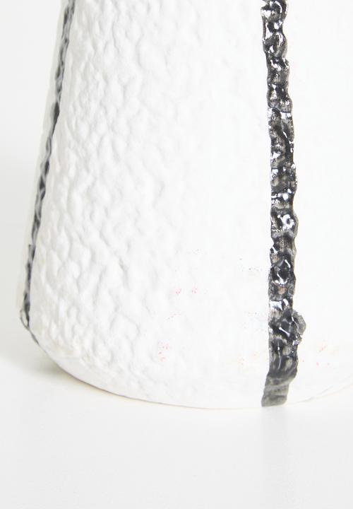 H&S - Linear vase - white & black