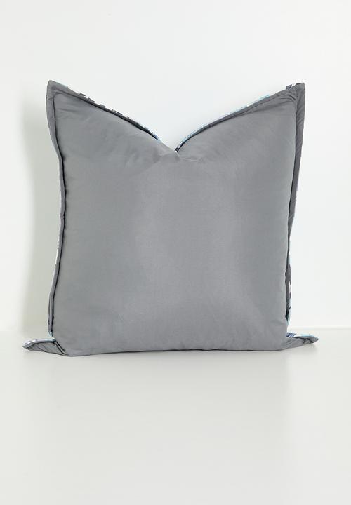Grey Gardens - Eve ocean cushion cover - blue