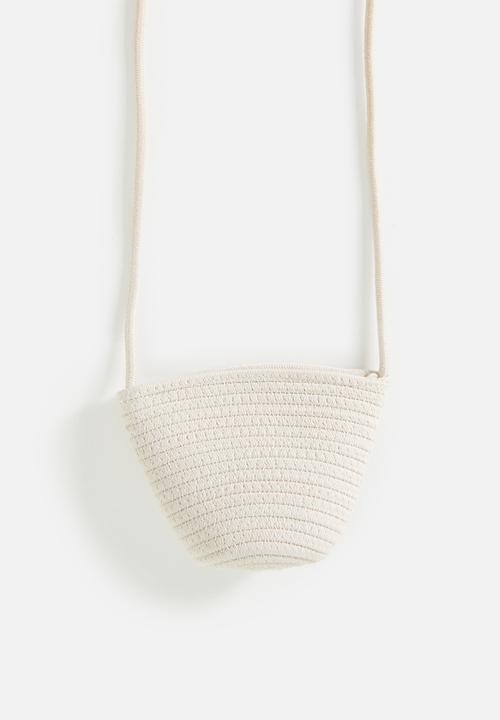 Pop Candy - Bucket-shaped straw bag with woven flower feature - cornsilk white