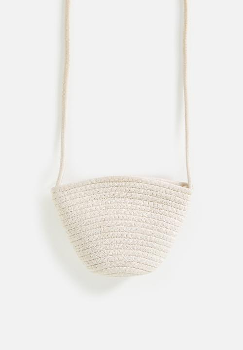 Pop Candy - Bucket-shaped straw bag with knitted cherries - ecru