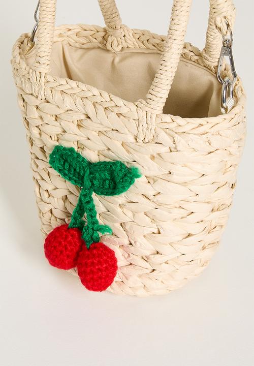 Pop Candy - Woven basket-style bag with knitted cherries - barley white