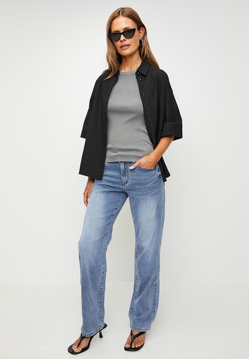 Stella Morgan - Mid Waist Straight Leg Comfort Denim Jean - Light Wash