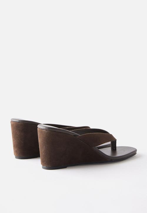 Cotton On - Eve flip flop wedge - choc micro