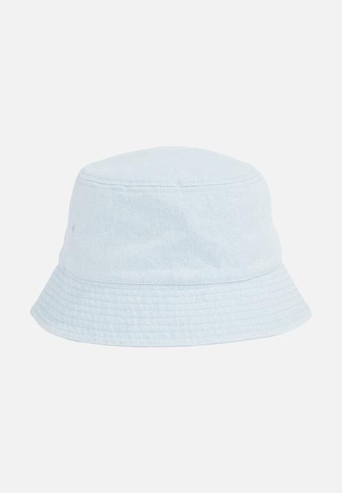 Calvin Klein - Embro monogram denim bucket hat- light washed denim