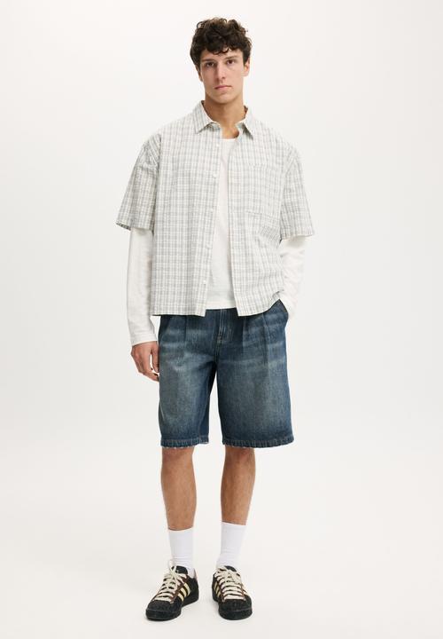 Cotton On - Baggy Denim Short - Pleat Tear Drop Blue