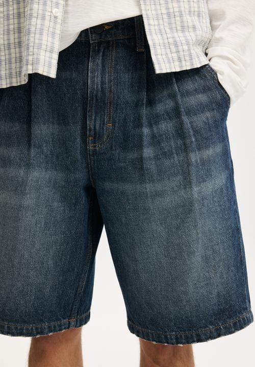 Cotton On - Baggy Denim Short - Pleat Tear Drop Blue
