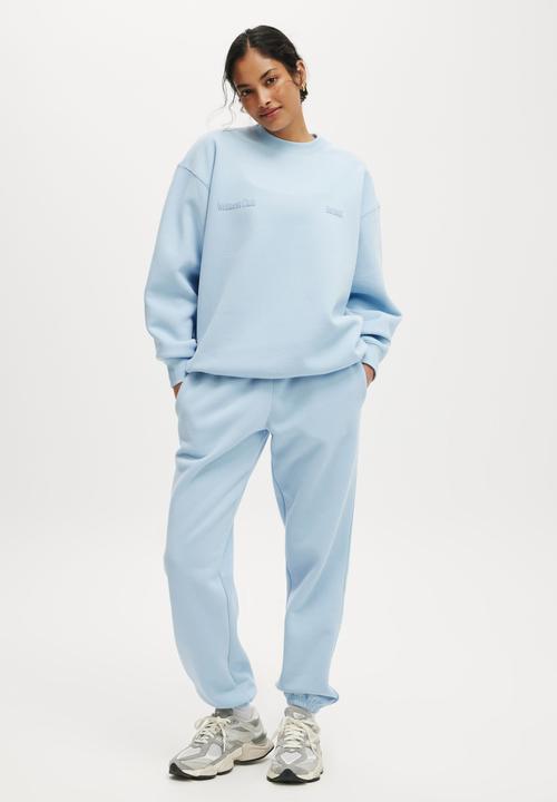 Cotton On - Plush Graphic Crew Sweatshirt - Angel Falls/Wellness