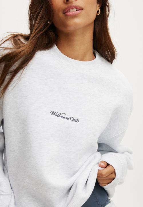 Cotton On - Plush Graphic Crew Sweatshirt - Cloudy Grey Marle/Wellness