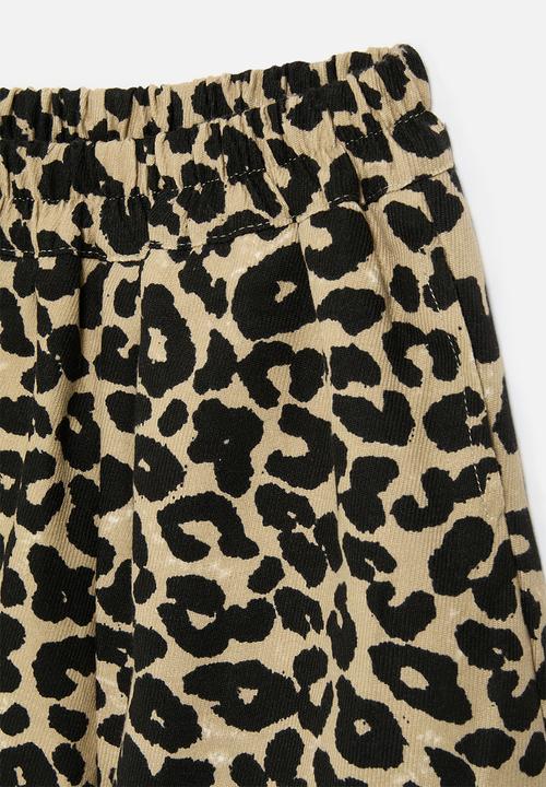 Pop Candy - Elasticated waist shorts with side pockets - leopard print