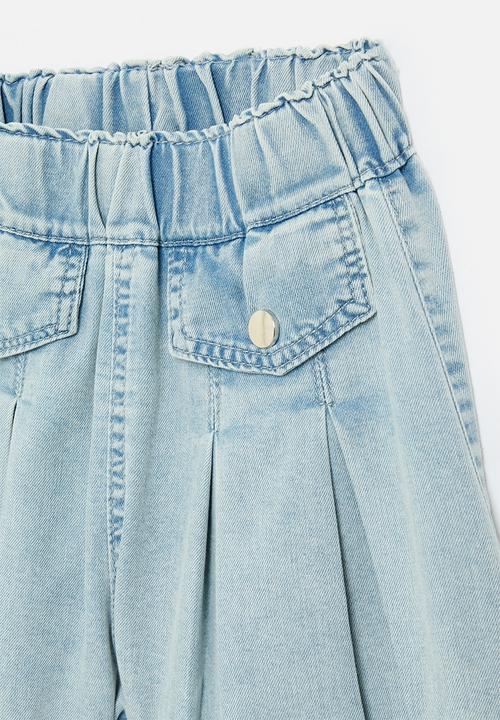 Pop Candy - Flared denim shorts with inverted pleats - blue