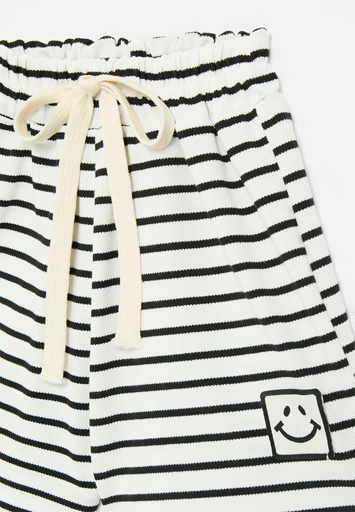 Pop Candy - Shorts with applique smiley box - white/black stripes