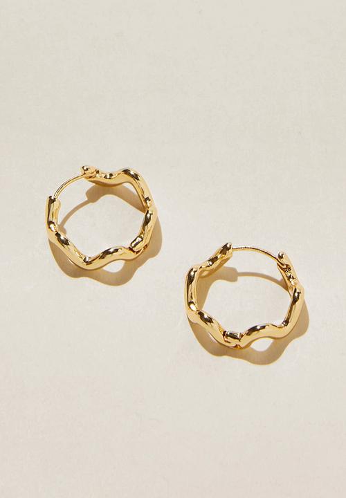 Rubi - Mid hoop earring - gold plated wavy