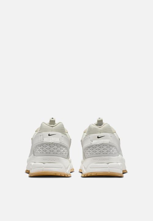 Nike - Zoom Vomero Roam
