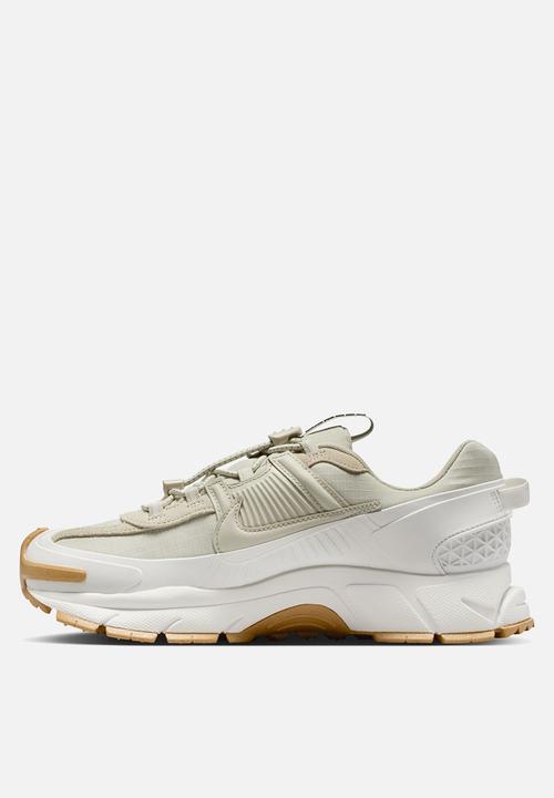 Nike - Zoom Vomero Roam