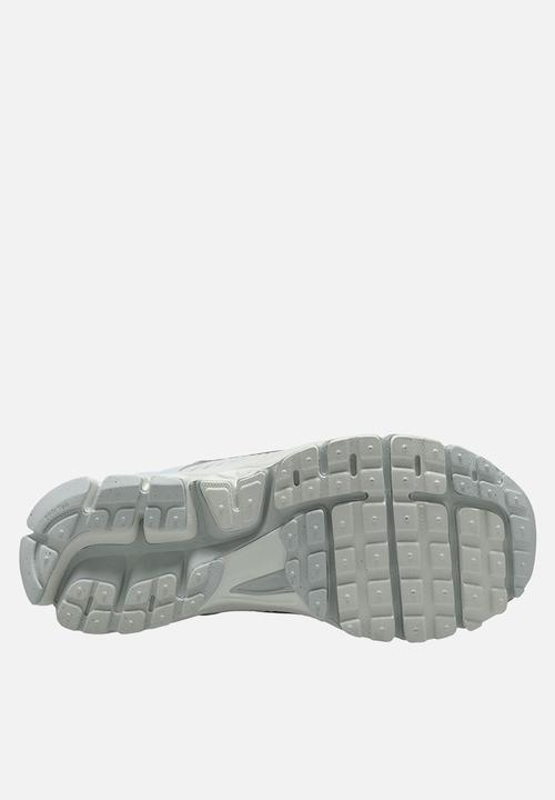 Nike - Zoom Vomero 5