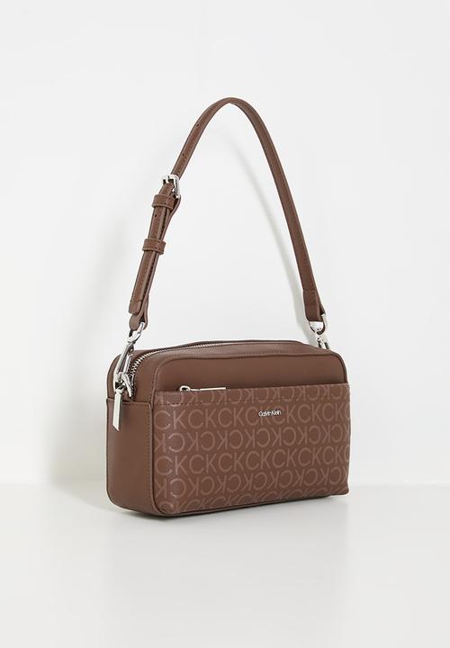 Calvin Klein - CK must convertible camera bag mono- brown
